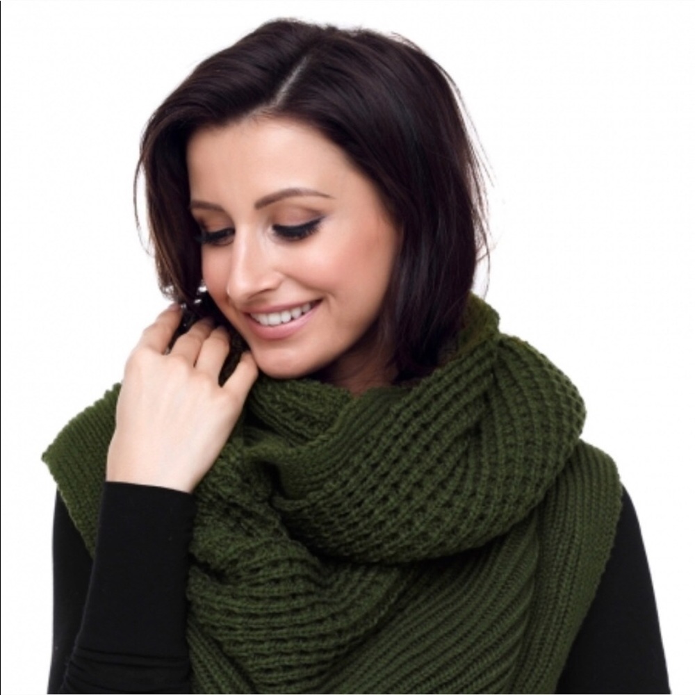 💕 Last 1 💕Green chunky infinity scarf! - Picture 2 of 7